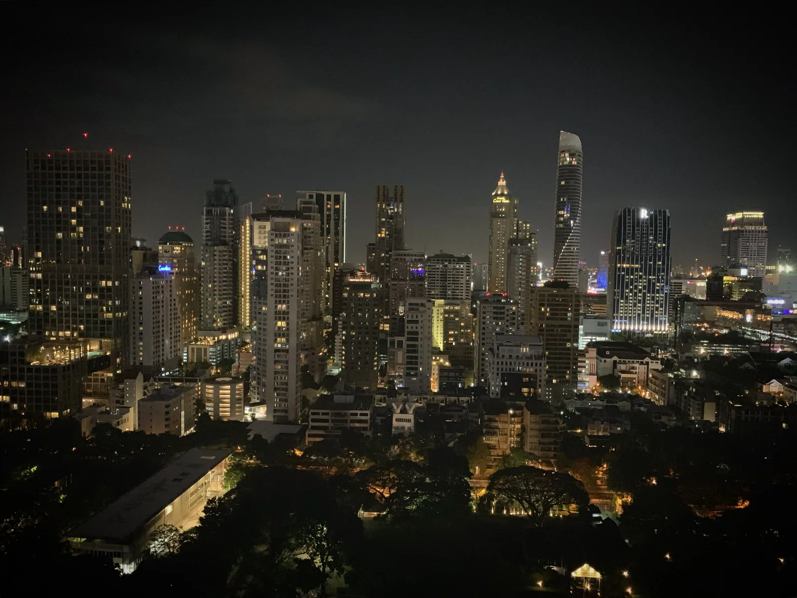 เดตหลังเลิกงาน สีลม-สาทร: 90 นาทีจบ ไม่ต้องผูกมัดทั้งเย็น